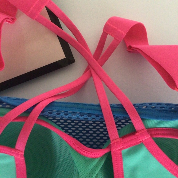 VICTORIAS SECRET VSX MEDIUM SUPPORT SPORTS BRA 32B. NWOT - Picture 7 of 11